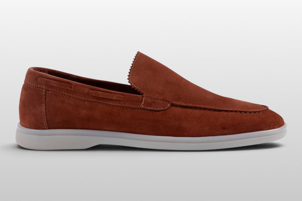 Mocassini Zeli Capri in pelle scamosciata color cognac con suola bianca