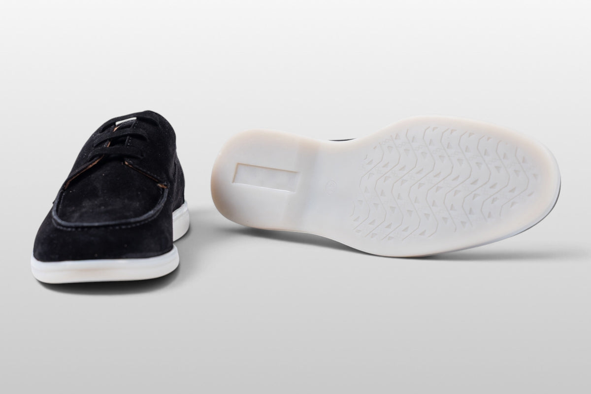 Zeli Capri Zwarte Suède Loafers met Veters en Witte Zool