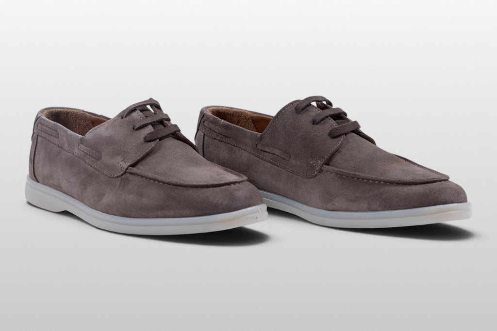 Zeli Capri graue Wildleder-Boat-Shoes mit weißer Sohle
