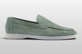 Mocasines Zeli Capri de ante verde salvia con suela blanca