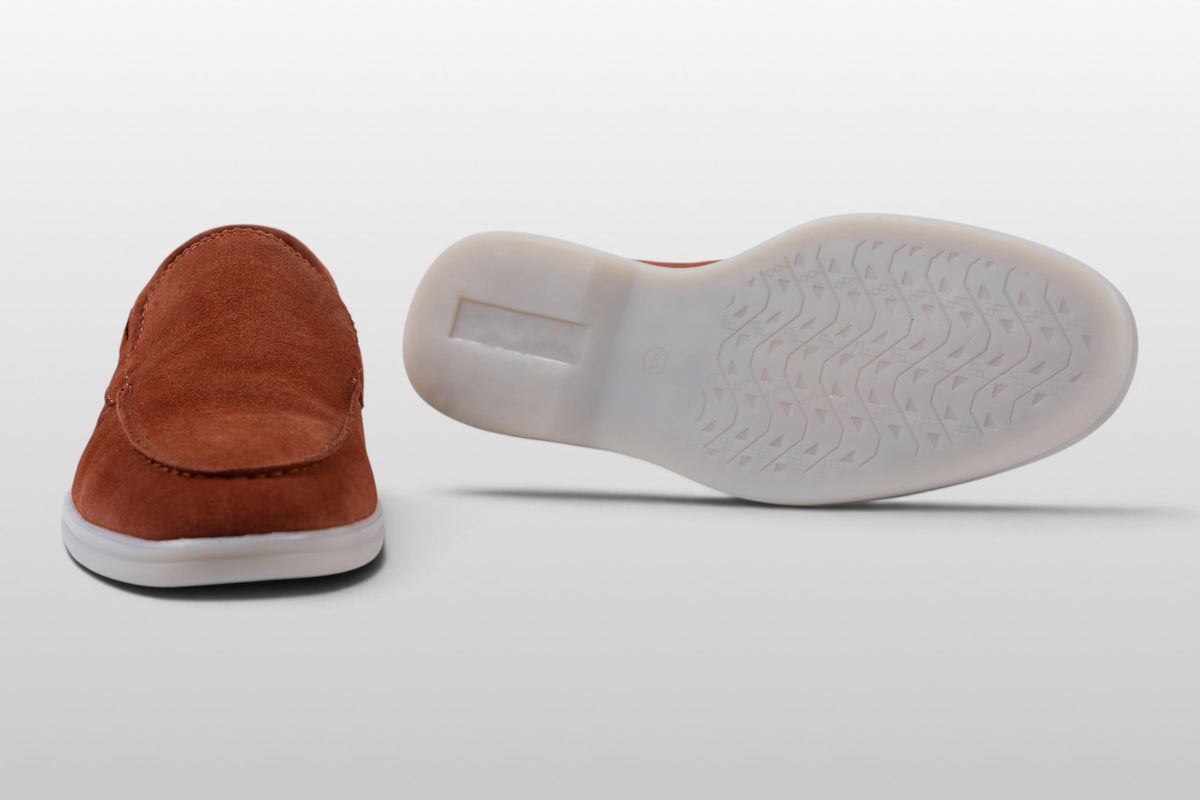 Zeli Capri Cognacbruine Suède Loafers met Witte Zool