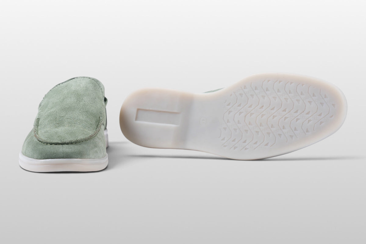 Zeli Capri Saliegroene Suède Loafers met Witte Zool