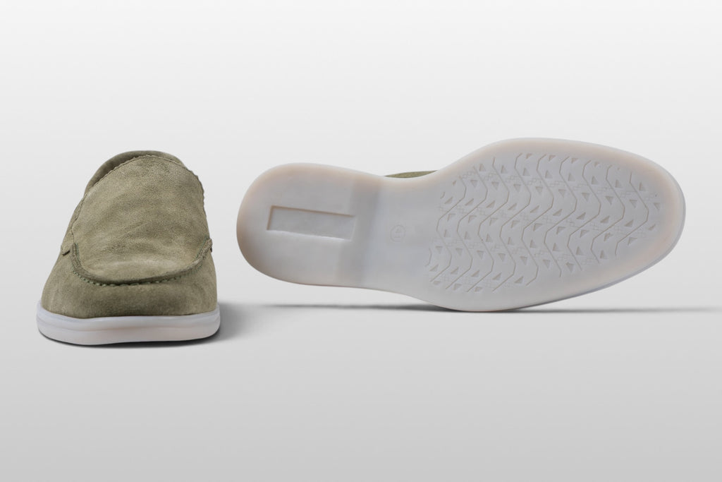 Mocassini Zeli Capri in camoscio verde kaki con suola bianca